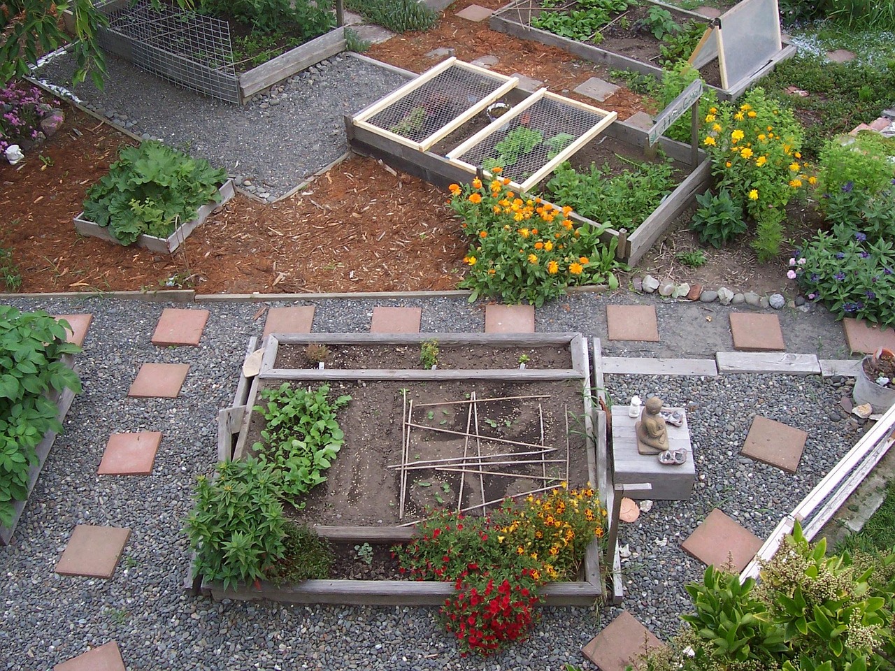 découvrez le jardinage urbain biologique, une méthode écologique pour cultiver vos propres légumes et herbes en milieu urbain, même avec peu d'espace.