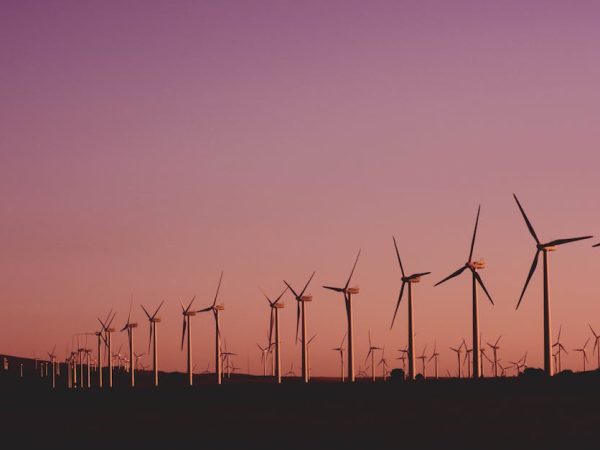 découvrez les énergies alternatives, une solution durable pour un avenir plus vert. explorez les différentes sources d'énergie renouvelable telles que le solaire, l'éolien, et l'hydraulique, et apprenez comment elles peuvent réduire notre dépendance aux combustibles fossiles tout en préservant notre planète.