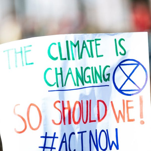 découvrez les enjeux essentiels du changement climatique, ses causes, ses impacts sur notre planète et les solutions pour un avenir durable. agissons ensemble pour préserver notre environnement.