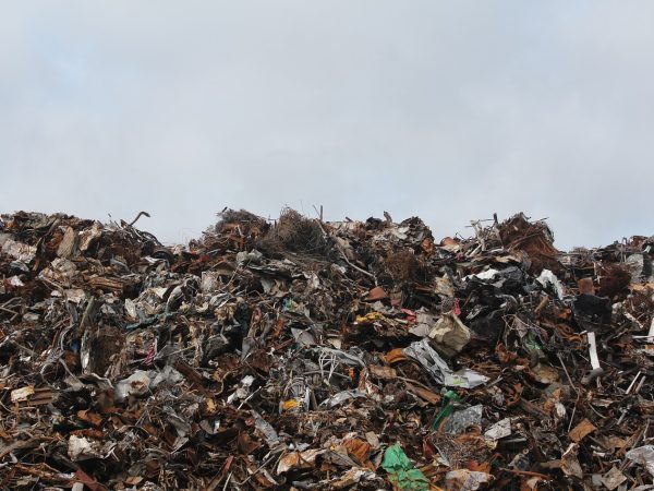 découvrez notre nouveau camion poubelle électrique, alliant technologie de pointe et respect de l'environnement. conçu pour optimiser la collecte des déchets tout en réduisant les émissions de co2, ce véhicule innovant est la solution durable pour les villes modernes.