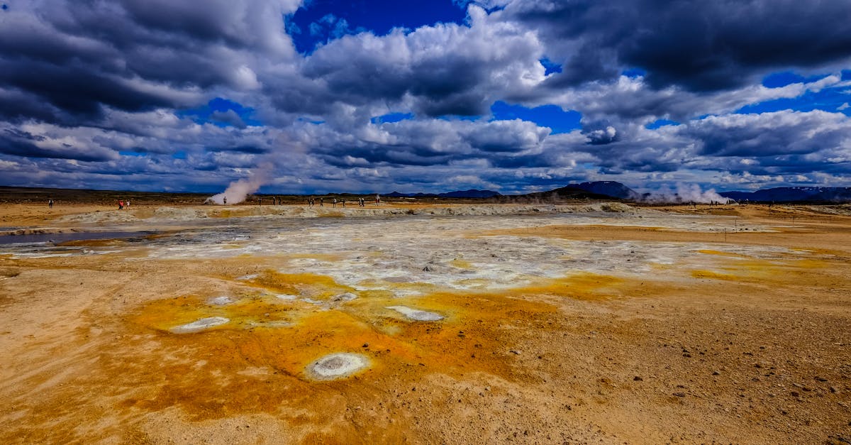 découvrez l'énergie géothermique, une source d'énergie renouvelable et durable qui exploite la chaleur de la terre pour produire de l'électricité et chauffer des bâtiments. explorez ses avantages écologiques, son fonctionnement et son potentiel dans la transition énergétique.