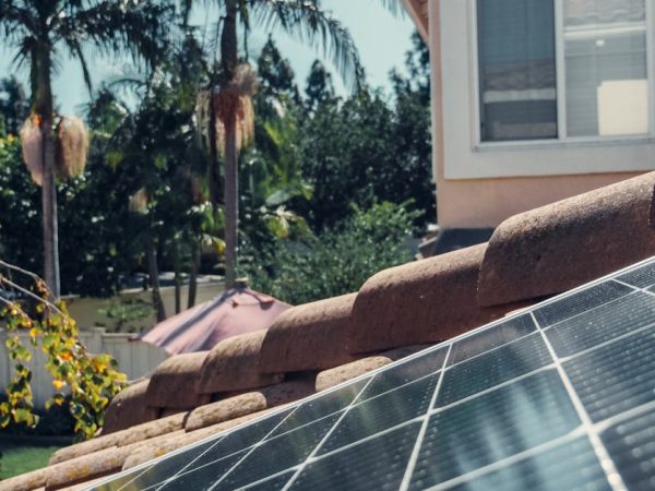 découvrez tout sur les centrales solaires photovoltaïques, une solution durable et innovante pour produire de l'énergie verte. apprenez comment ces installations transforment la lumière du soleil en électricité, leurs avantages écologiques et économiques, ainsi que leur impact sur la transition énergétique.