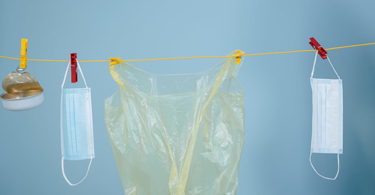 découvrez des stratégies efficaces pour réduire l'utilisation du plastique dans votre quotidien. apprenez des astuces simples et pratiques pour minimiser votre empreinte écologique tout en préservant notre planète.