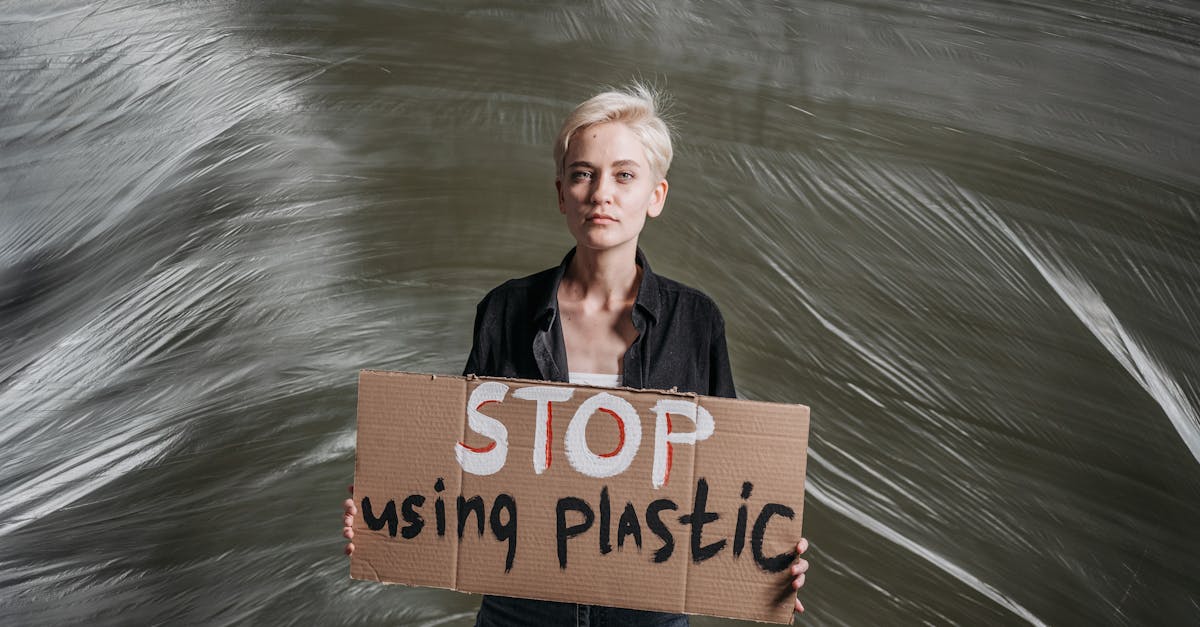 découvrez des stratégies efficaces pour réduire l'utilisation du plastique au quotidien. apprenez comment adopter des solutions durables et contribuer à la protection de l'environnement tout en simplifiant votre mode de vie.