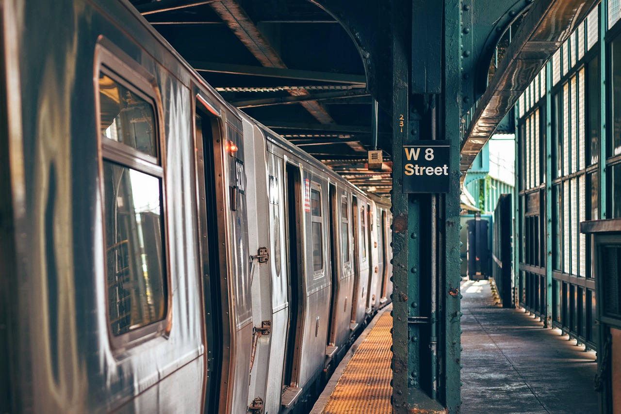 découvrez les avantages et la magie du voyage en train : un moyen de transport écologique, confortable et pittoresque pour explorer des destinations inoubliables. profitez de vues spectaculaires tout en vous relaxant à bord.