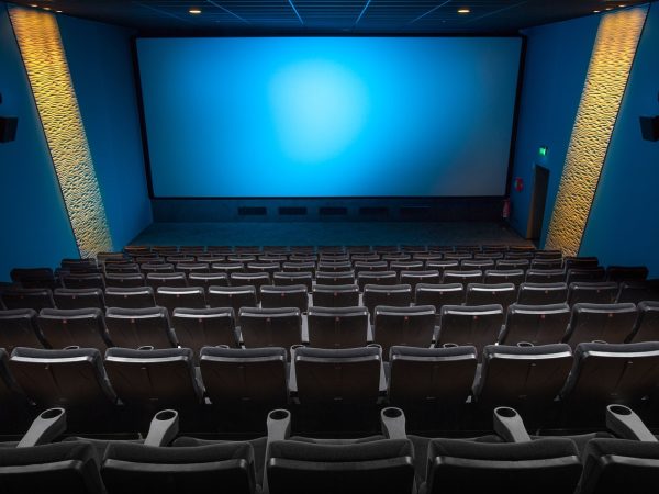 découvrez l'univers fascinant du cinéma : films emblématiques, critiques, actualités et recommandations. plongez dans la magie du grand écran et explorez les dernières sorties ainsi que les classiques intemporels.