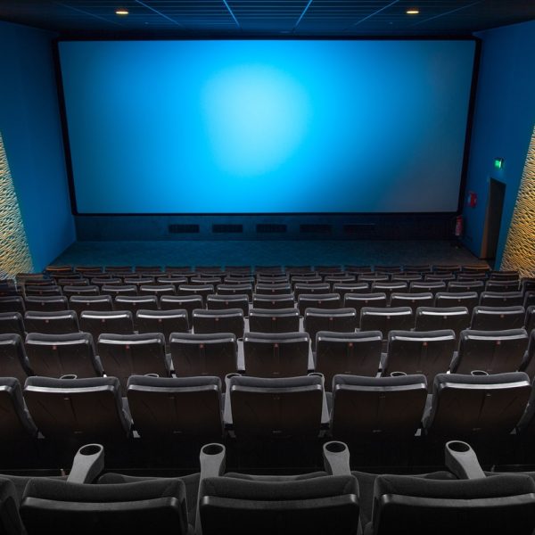 découvrez l'univers fascinant du cinéma : films emblématiques, critiques, actualités et recommandations. plongez dans la magie du grand écran et explorez les dernières sorties ainsi que les classiques intemporels.