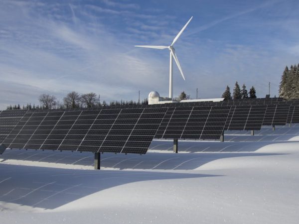 découvrez comment les énergies propres révolutionnent notre planète. apprenez les avantages des sources d'énergie renouvelables et leur impact positif sur l'environnement, tout en explorant les innovations qui façonnent un avenir durable.