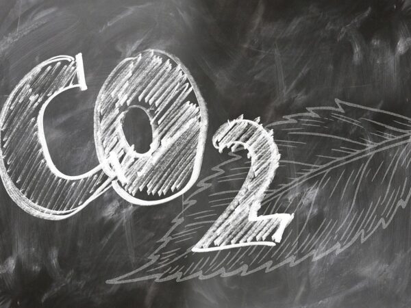 découvrez ce qu'est l'empreinte carbone, comment elle est calculée et quelles solutions adopter pour réduire votre impact sur l'environnement au quotidien.