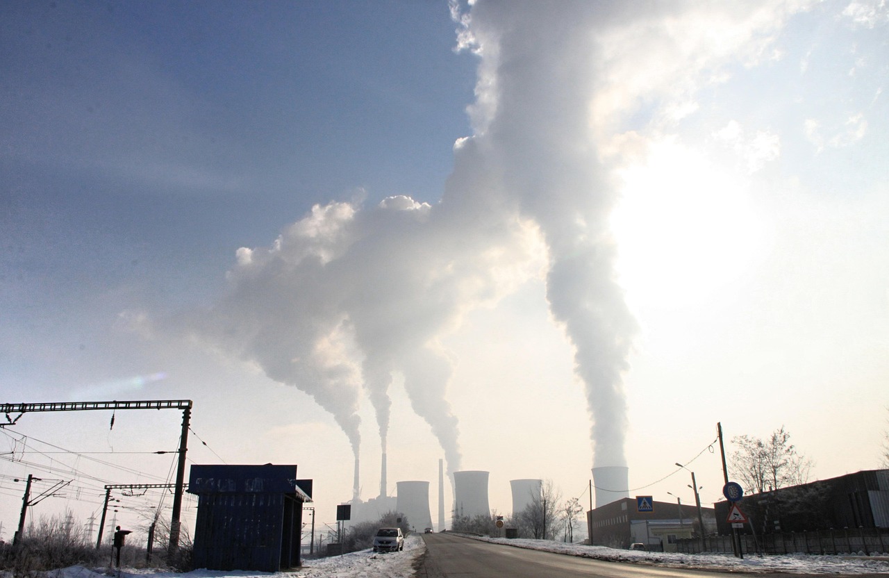 découvrez ce que sont les émissions liées à la fabrication, leur impact environnemental, les principaux facteurs responsables et les solutions pour les réduire dans l'industrie manufacturière.