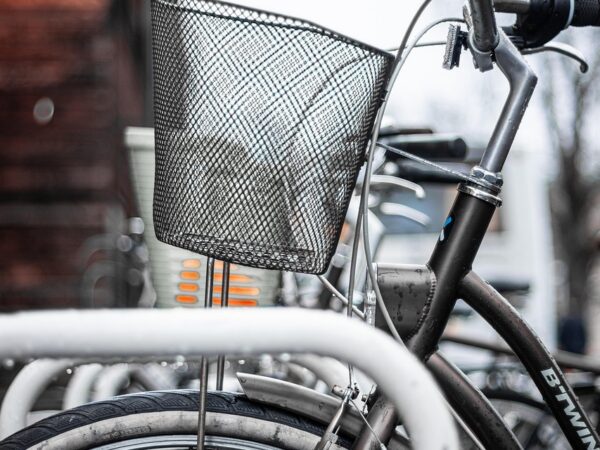 découvrez les solutions de transport urbain écologiques pour une mobilité durable et respectueuse de l'environnement en ville.